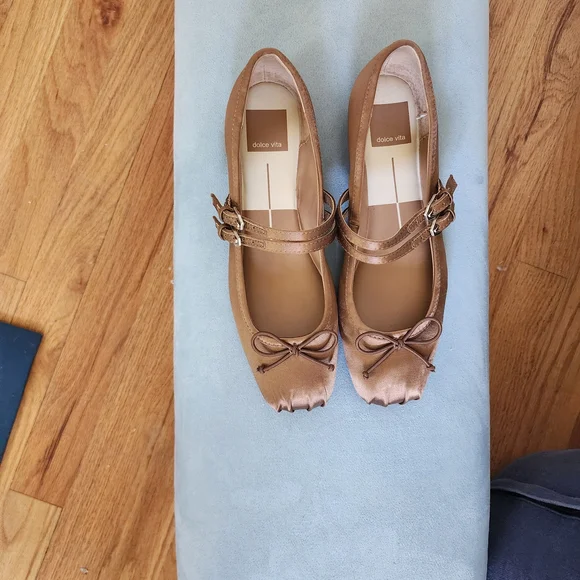 Dolce Vita Brown Ballet Flats - Picture 1 of 3